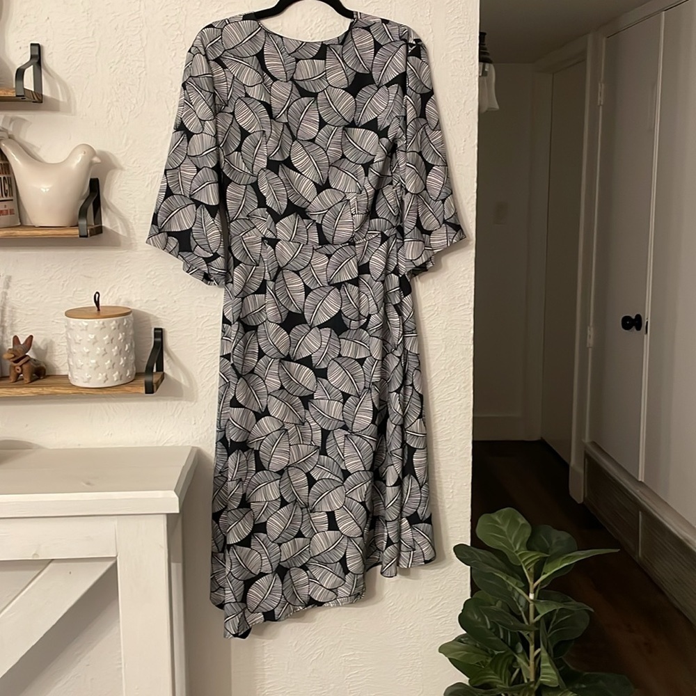 NATORI Leaves Of Paradise Wrap Dress Size 4 - Picture 5 of 6